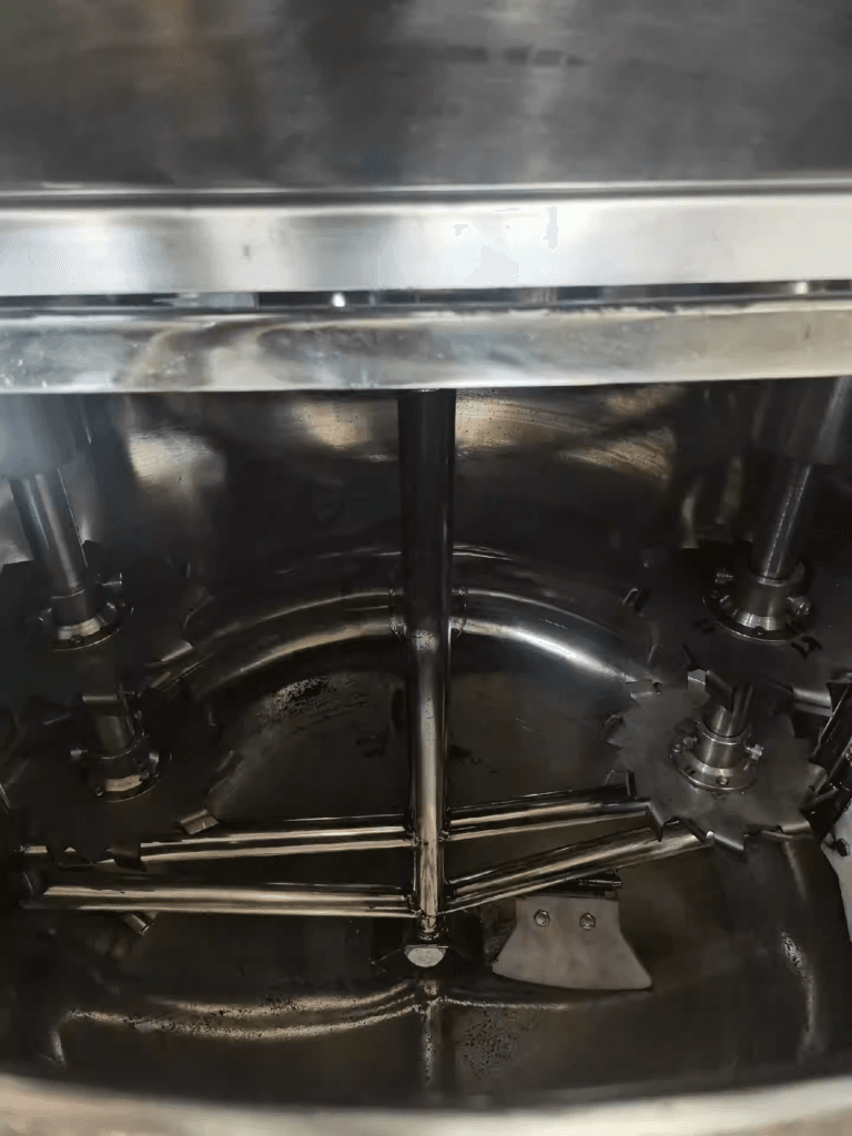 8e25d7f9400b4fc7a7f73f0dae2add8 Cleaning and maintaining a double-layer stainless steel reactor