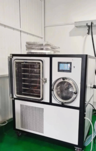 Compact lab freeze dryer with vacuum system designed for uniform and efficient sublimation ideal for biotechnology and pharmaceutical use