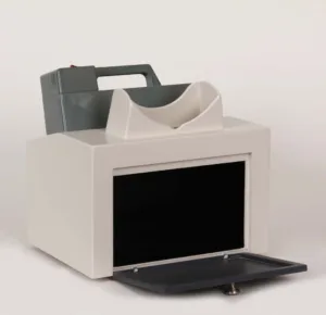 UV Analyzer for Sample Analysis in Darkroom